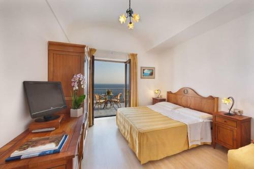 Marina Del Cantone Villa Sleeps 22 Pool Air Con