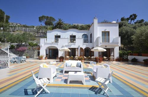 Marina Del Cantone Villa Sleeps 22 Pool Air Con