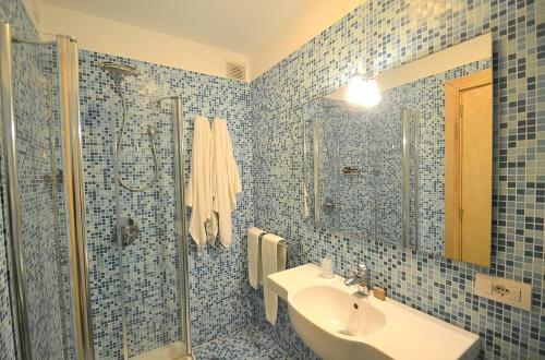 Marina Del Cantone Villa Sleeps 22 Pool Air Con