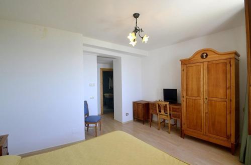 Marina Del Cantone Villa Sleeps 22 Pool Air Con