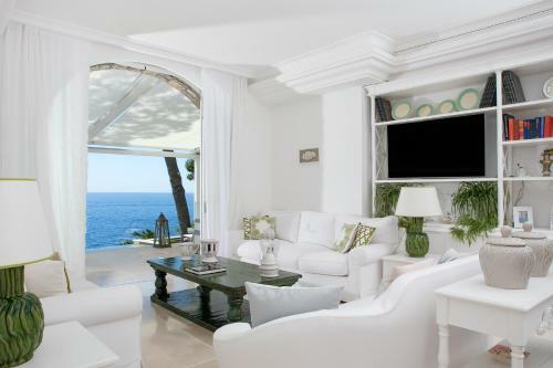 Nerano Villa Sleeps 8 With Pool Air Con And Wifi
