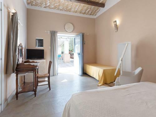 Rustic Farmhouse In Noto With Swimming Pool