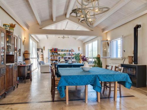 Rustic Farmhouse In Noto With Swimming Pool