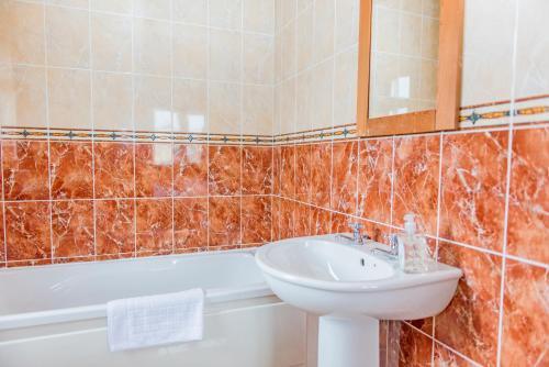 Duncarbury Heights - 4 Bedroom Detached House