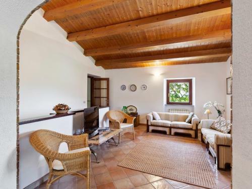 Traditional Villa In Varano With Private Garden