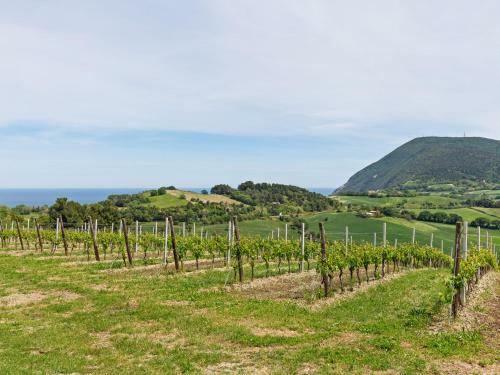 Traditional Villa In Varano With Private Garden