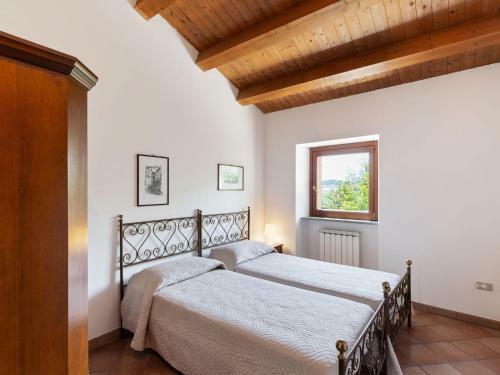 Traditional Villa In Varano With Private Garden