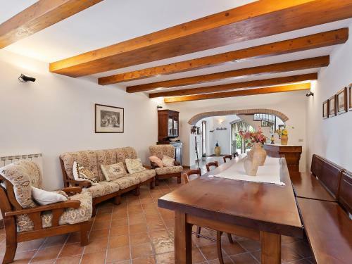 Traditional Villa In Varano With Private Garden