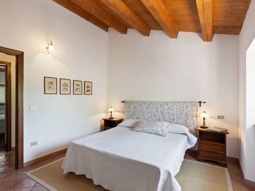 Traditional Villa In Varano With Private Garden