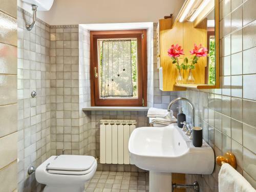 Traditional Villa In Varano With Private Garden