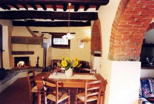 Polvano Apartment Sleeps 4 With Pool And Air Con