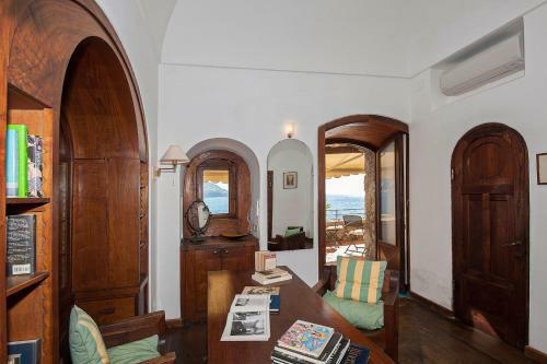 Positano Villa Sleeps 13 Air Con Wifi