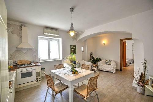 Praiano Apartment Sleeps 4 Air Con Wifi