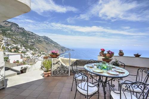 Praiano Villa Sleeps 6 Air Con Wifi