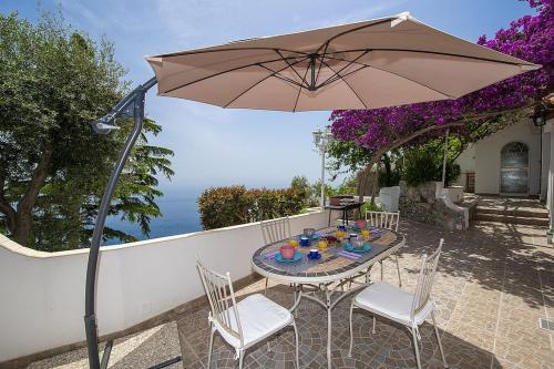 Praiano Villa Sleeps 9 Air Con Wifi