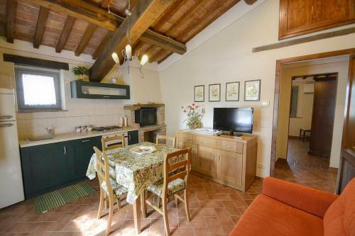 Pozzo Della Chiana Villa Sleeps 24 Pool Air Con