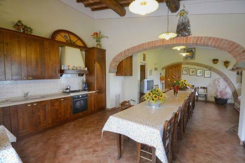 Pozzo Della Chiana Villa Sleeps 24 Pool Air Con