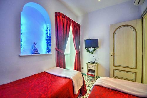 Praiano Apartment Sleeps 4 Air Con Wifi