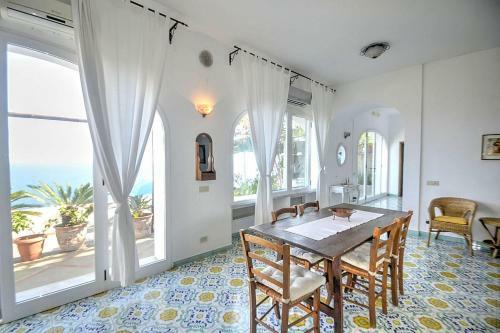 Praiano Apartment Sleeps 5 Air Con Wifi