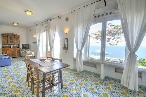 Praiano Apartment Sleeps 5 Air Con Wifi