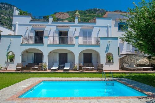 Praiano Villa Sleeps 16 Pool Air Con Wifi