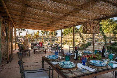 Radicofani Villa Sleeps 11 With Pool And Air Con