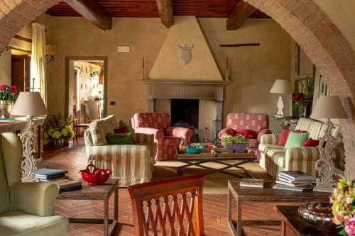 Rapale Villa Sleeps 20 With Pool