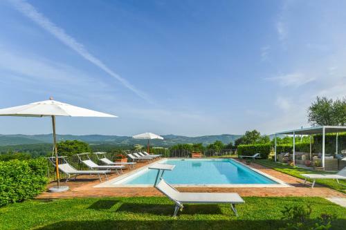 Rapale Villa Sleeps 20 With Pool