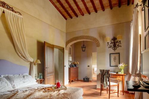 Rapale Villa Sleeps 20 With Pool