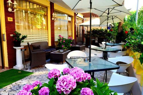 Hostal New Hotel Cirene Triple Room With Brekafast