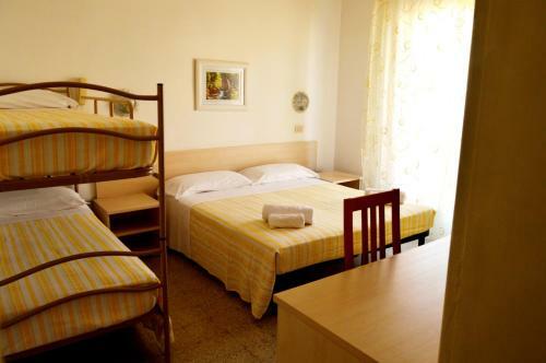 Hostal New Hotel Cirene Room Quadriple With Breakfast