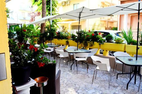 Hostal New Hotel Cirene Room Quadriple With Breakfast