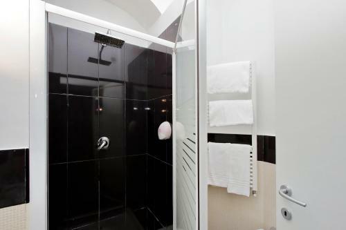 Hostal Lhg Comfy Rooms