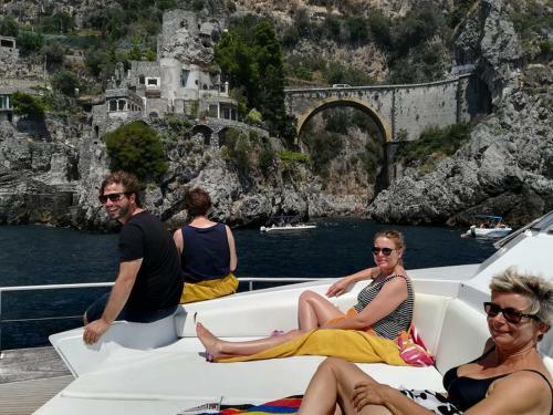 Akhir Cruise Charter