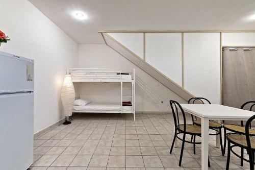 Sanarica Villa Sleeps 12 With Pool And Air Con