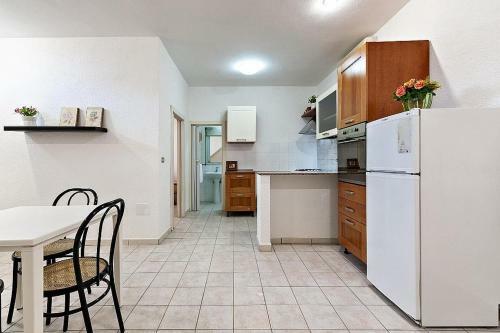 Sanarica Villa Sleeps 12 With Pool And Air Con