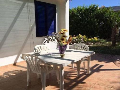 Charming Home On The Beach With Spacious Terraces & Garden; Pets Allowed;