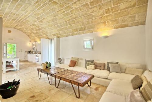 San Michele Salentino Villa Sleeps 6 Pool Air Con