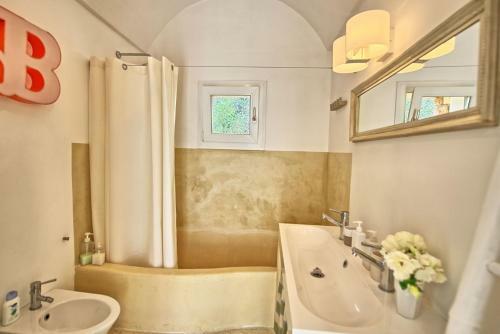 San Michele Salentino Villa Sleeps 6 Pool Air Con