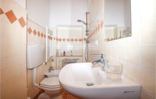 Nice Apartment In Santa Fiora W/ 3 Bedrooms