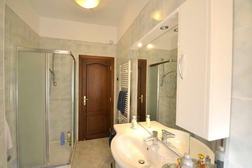 Santa Maria Villa Sleeps 8 Pool Air Con Wifi