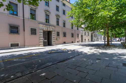 Apartamento Castello & Piazza Della Libert� Olimpia Elegant Flat
