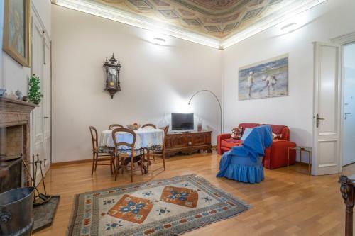 Apartamento Castello & Piazza Della Libert� Olimpia Elegant Flat