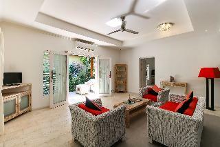 Hotel Aleesha Villas & Deluxe Suites