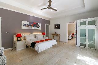 Hotel Aleesha Villas & Deluxe Suites