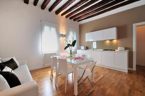 Rialto Apartment Sleeps 6 Air Con Wifi
