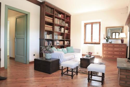 San Quirico Villa Sleeps 8 Pool Wifi