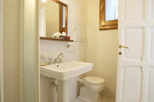 San Quirico Villa Sleeps 8 Pool Wifi