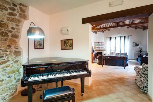 Passo Casale Villa Sleeps 16 Pool Air Con Wifi