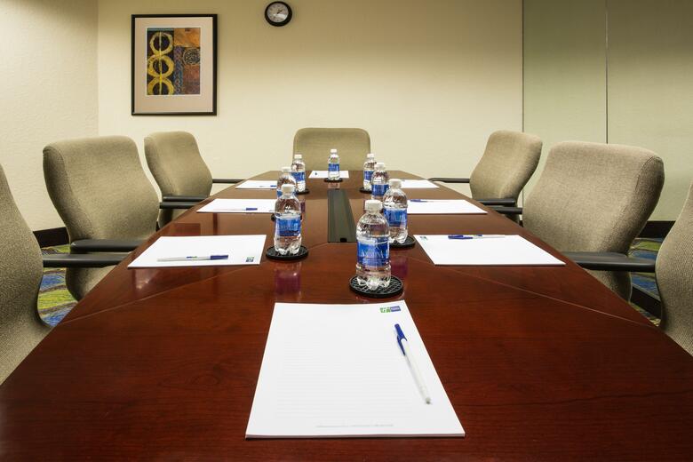 Holiday Inn Express Hotel & Suites Oldsmar